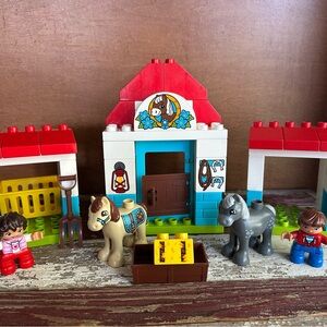 LEGO Duplo Horse Stable Set 2018 retired set